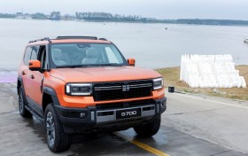 横渡长江竟然挑战成功了，纵横G700凭什么能水陆两栖？