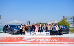 5限新境 盛大开启，首批百台星途ET5预售即交付